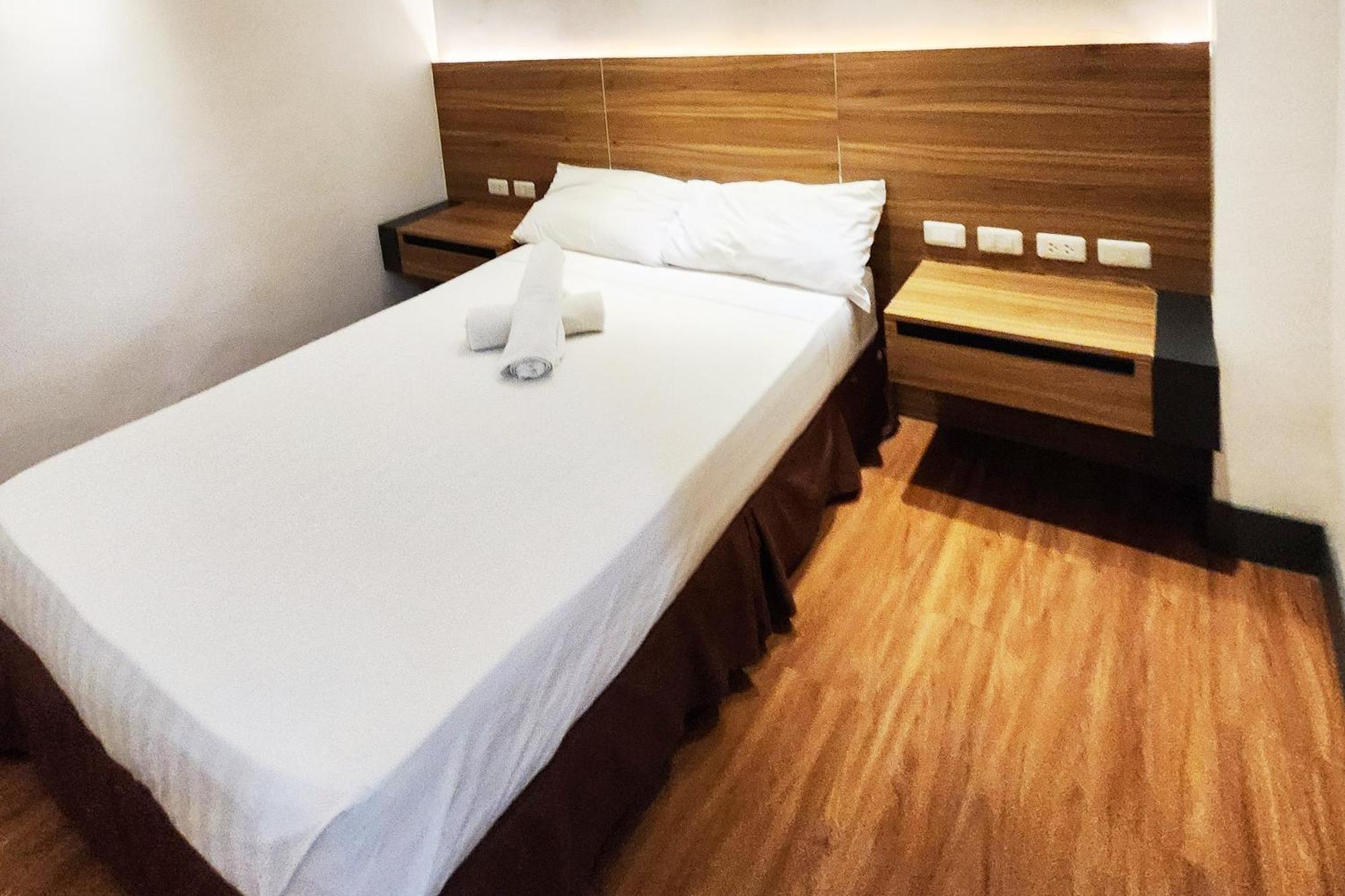 Boulevard Pension Hotel Cebu Extérieur photo