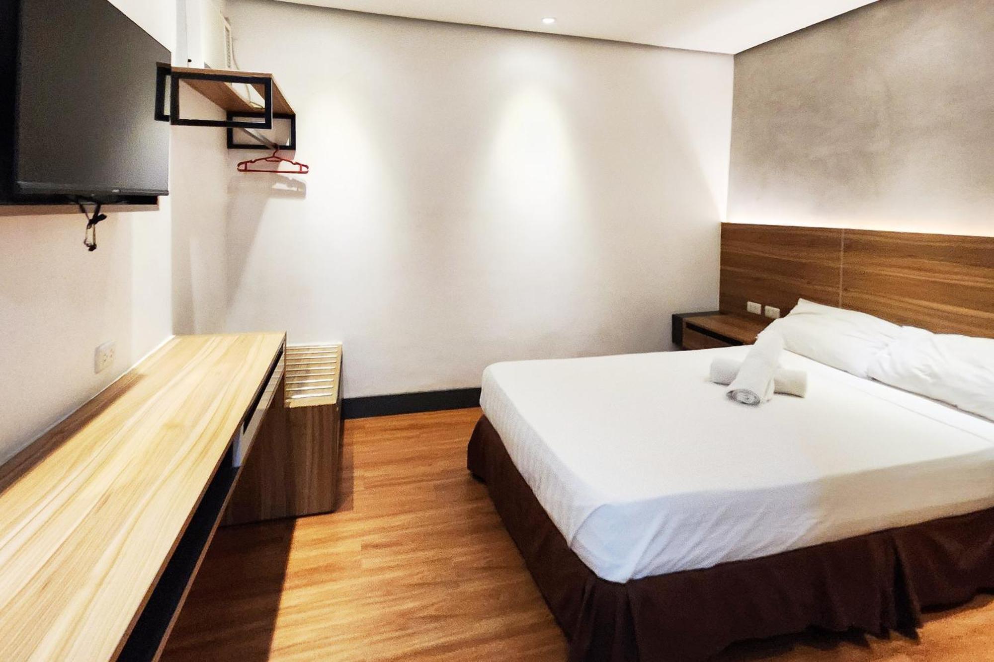Boulevard Pension Hotel Cebu Extérieur photo