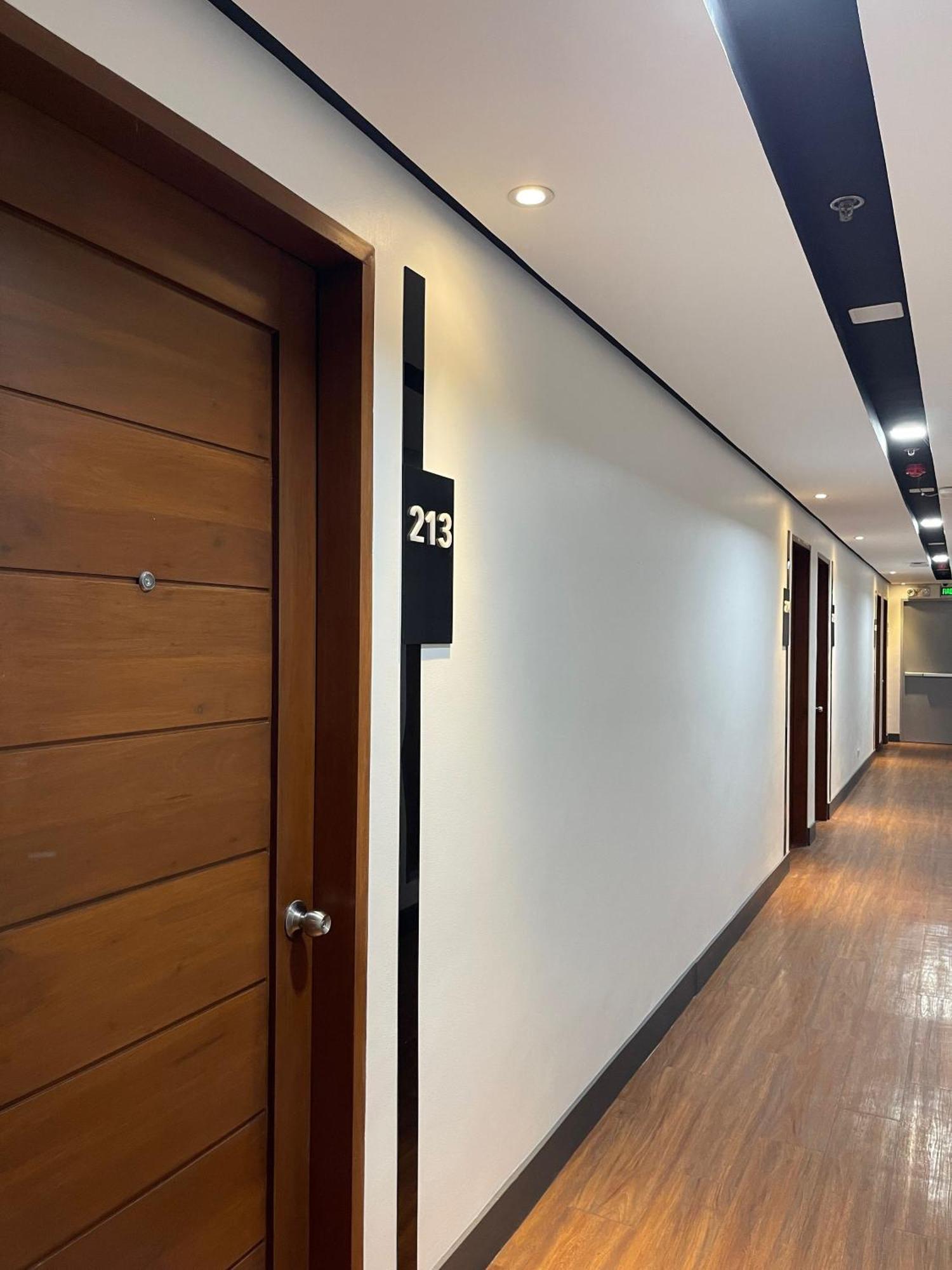 Boulevard Pension Hotel Cebu Extérieur photo